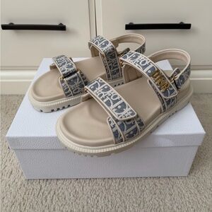 Brand New In Box BNIB Christian Dior Dioract Chambray Raffia Oblique Sandals 39